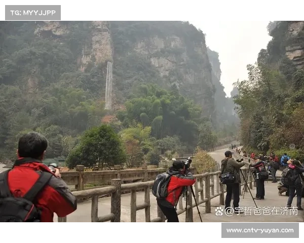 天门山修路师张勇二十年心路历程：每一道弯墙都是生命的守护线